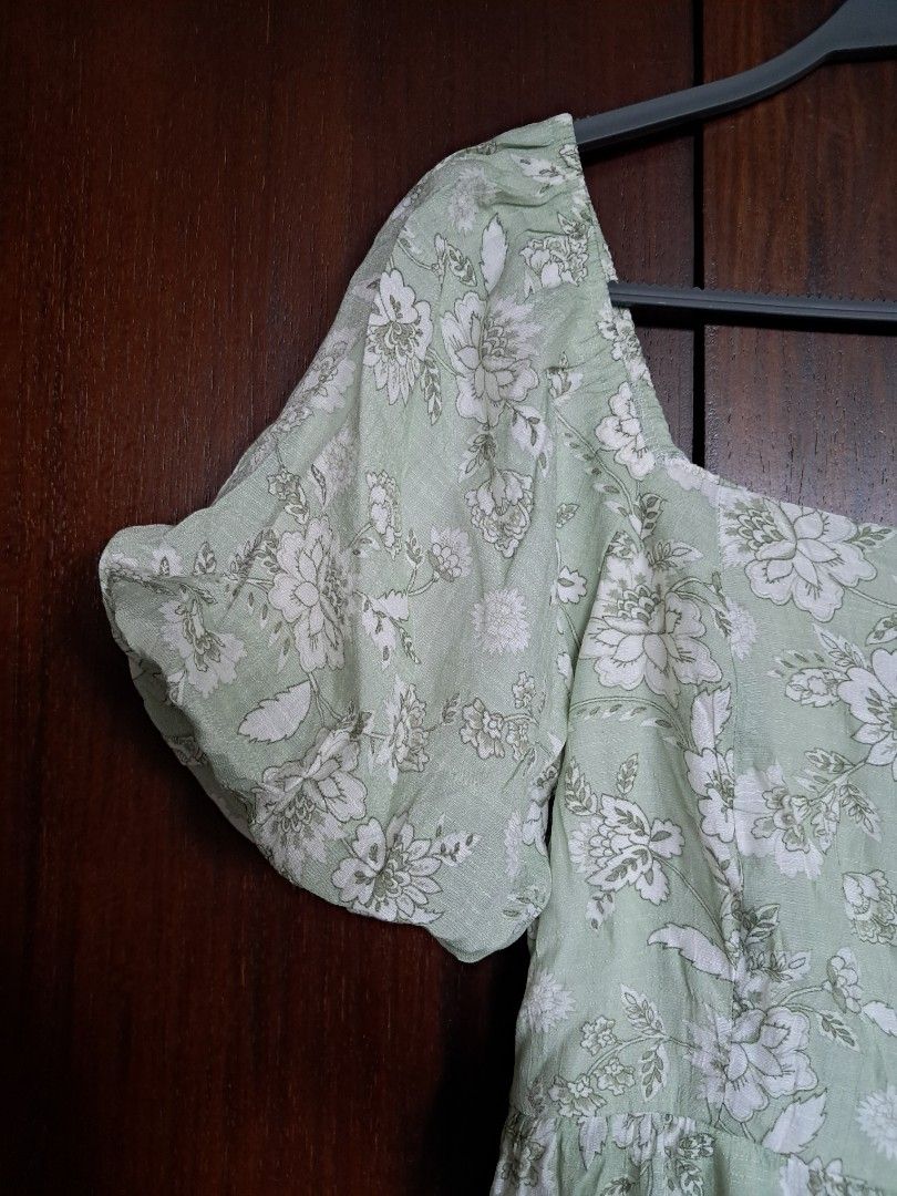 Size M Sienna Sky Floral Dress, Women's Fashion, Dresses & Sets, Dresses on  Carousell