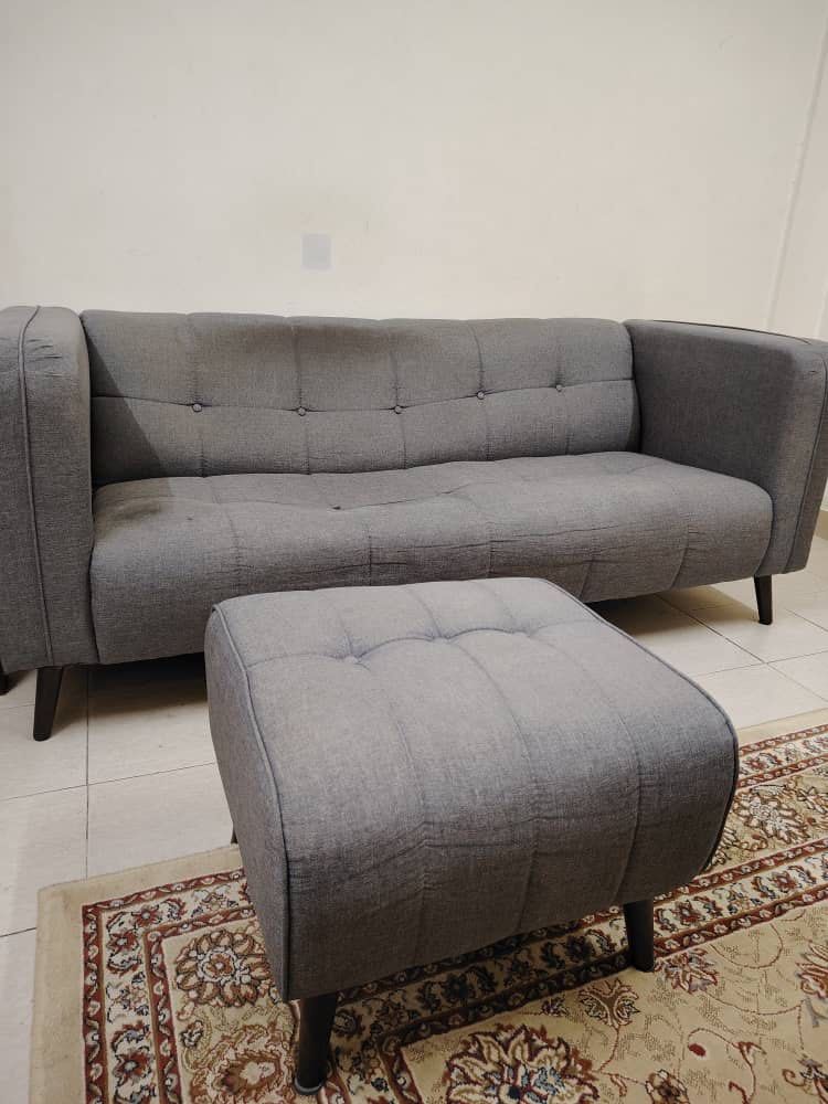 Sofas (Category: Sofas) located in Bangi. Submitted by zaxxcc (Listing ID 1311676588, Image 3). Description: Free Self pick up at drimba apartment, kota damansara Date of pickup: 24.7.24 (wednesday) - any time on that date. .