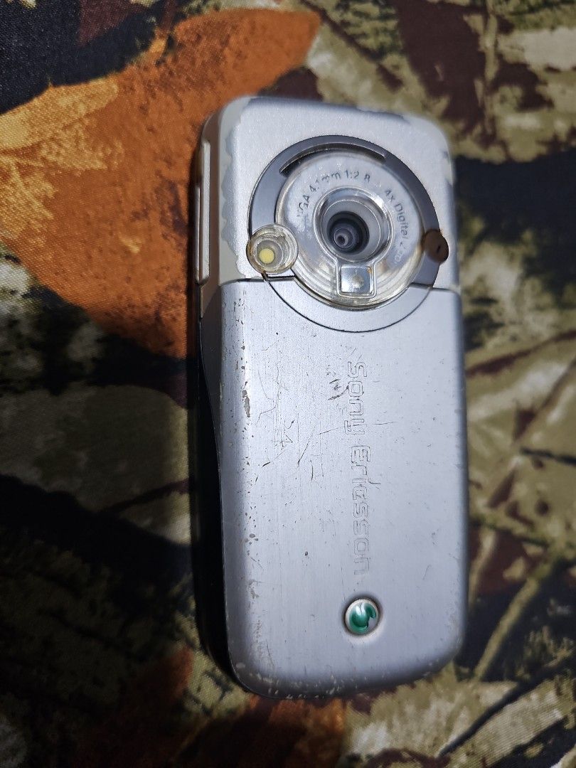 Sony Ericsson K700i Vintage Camera Phone (Category: Early Generation Mobile Phones) located in Quezon City. Submitted by aldenpv (Listing ID 1311647327, Image 2). Description: Sony Ericsson K700i Vintage phone with camera For collectors No battery or any other accessories included No assurance if working. RFS: Decluttering.