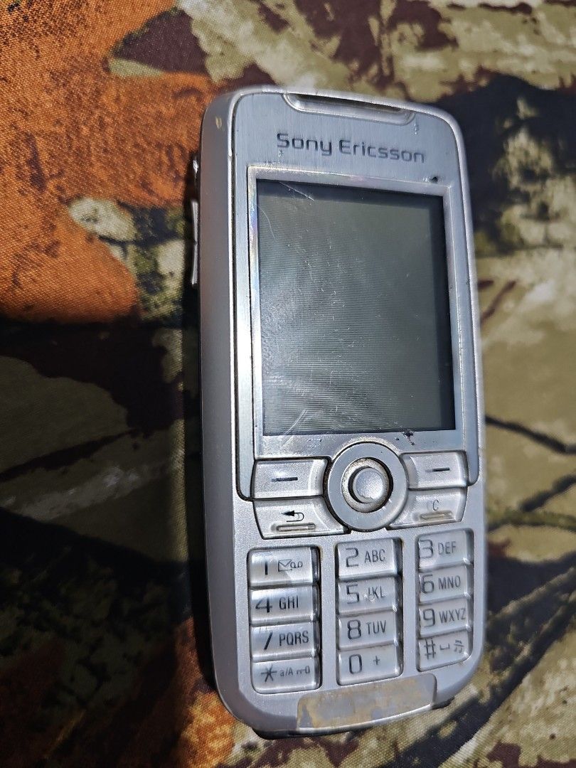 Sony Ericsson K700i Vintage Camera Phone (Category: Early Generation Mobile Phones) located in Quezon City. Submitted by aldenpv (Listing ID 1311647327, Image 1). Description: Sony Ericsson K700i Vintage phone with camera For collectors No battery or any other accessories included No assurance if working. RFS: Decluttering.