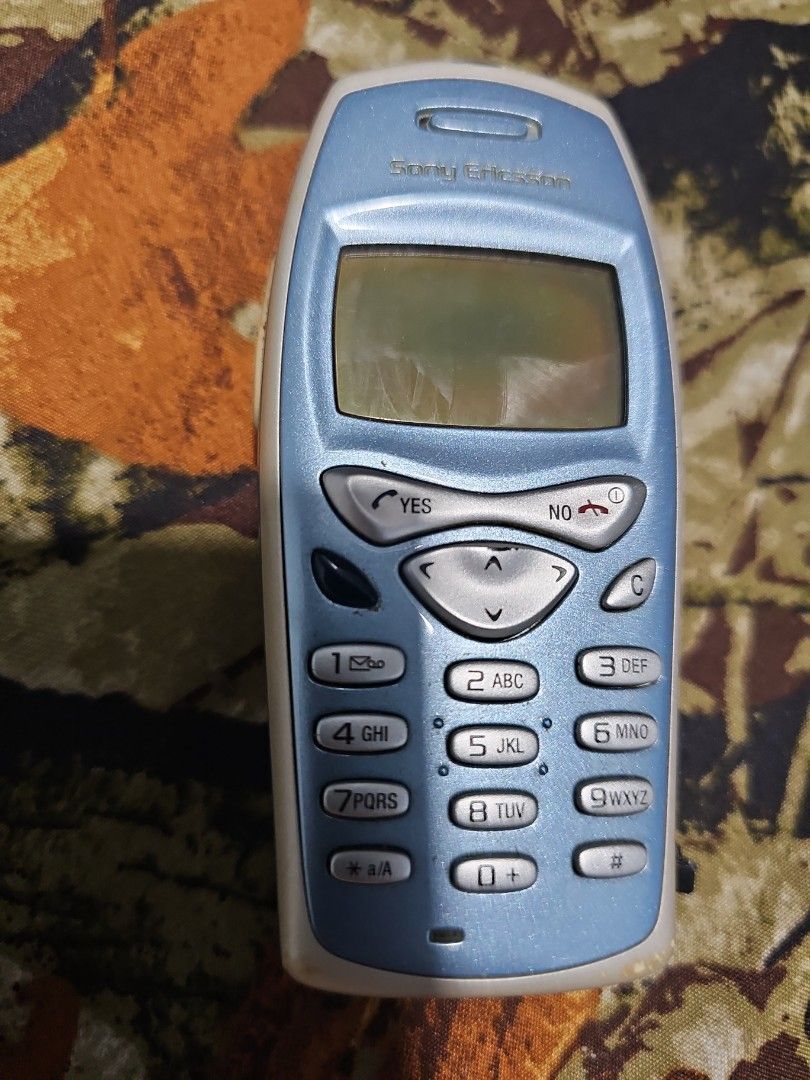 Sony Ericsson T200 Vintage Phone (Category: Early Generation Mobile Phones) located in Quezon City. Submitted by aldenpv (Listing ID 1311645935, Image 1). Description: Sony Ericsson T200 Vintage Phone For collectors No battery, charger, or any other accessories. No assurance if working RFS: Decluttering.