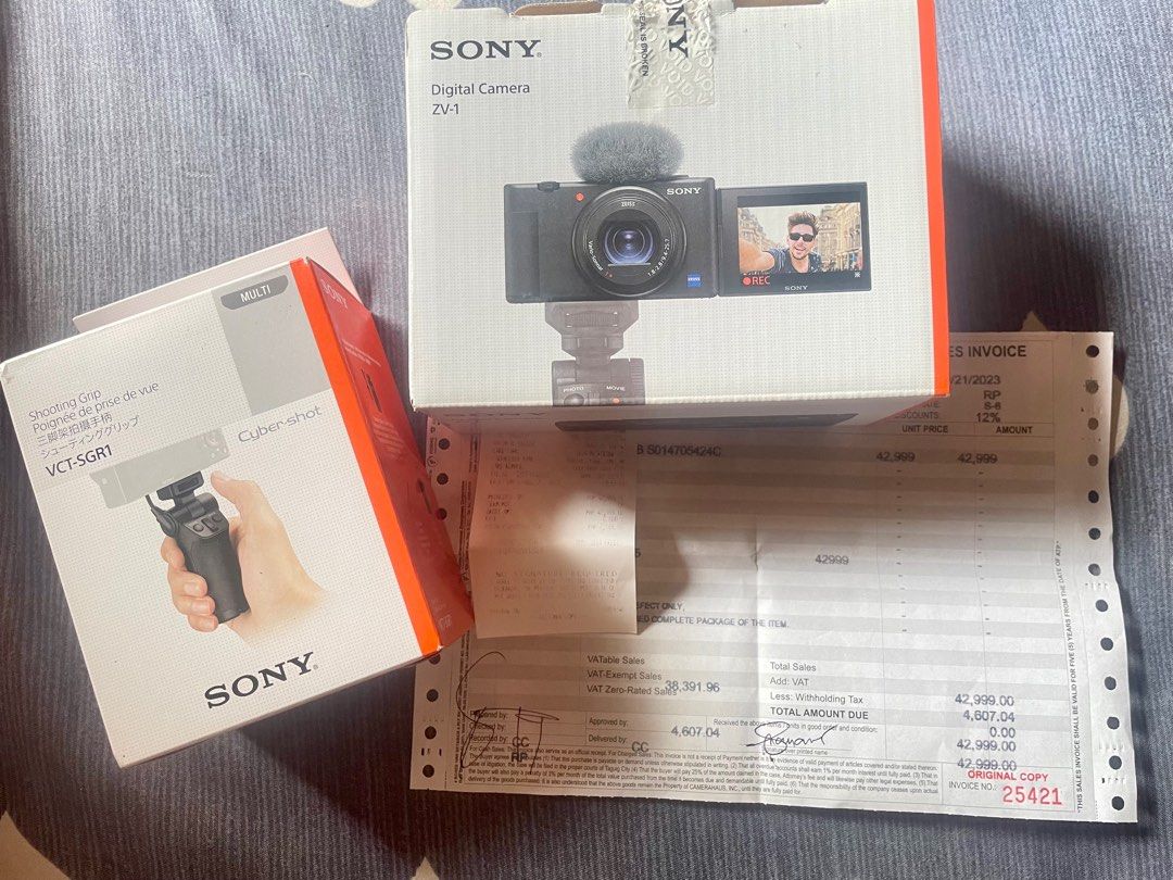 SONY ZV-1 (Category: Cameras) located in Pasay City. Submitted by joycemata (Listing ID 1311593820, Image 3). Description: Complete Set (Box and Receipt Included) With warranty until August Sony Shooting Grip JJC Aluminum Hand Grip Screen Protector Mini LED Video light Purple Sony Bag limited edition with windscreen .