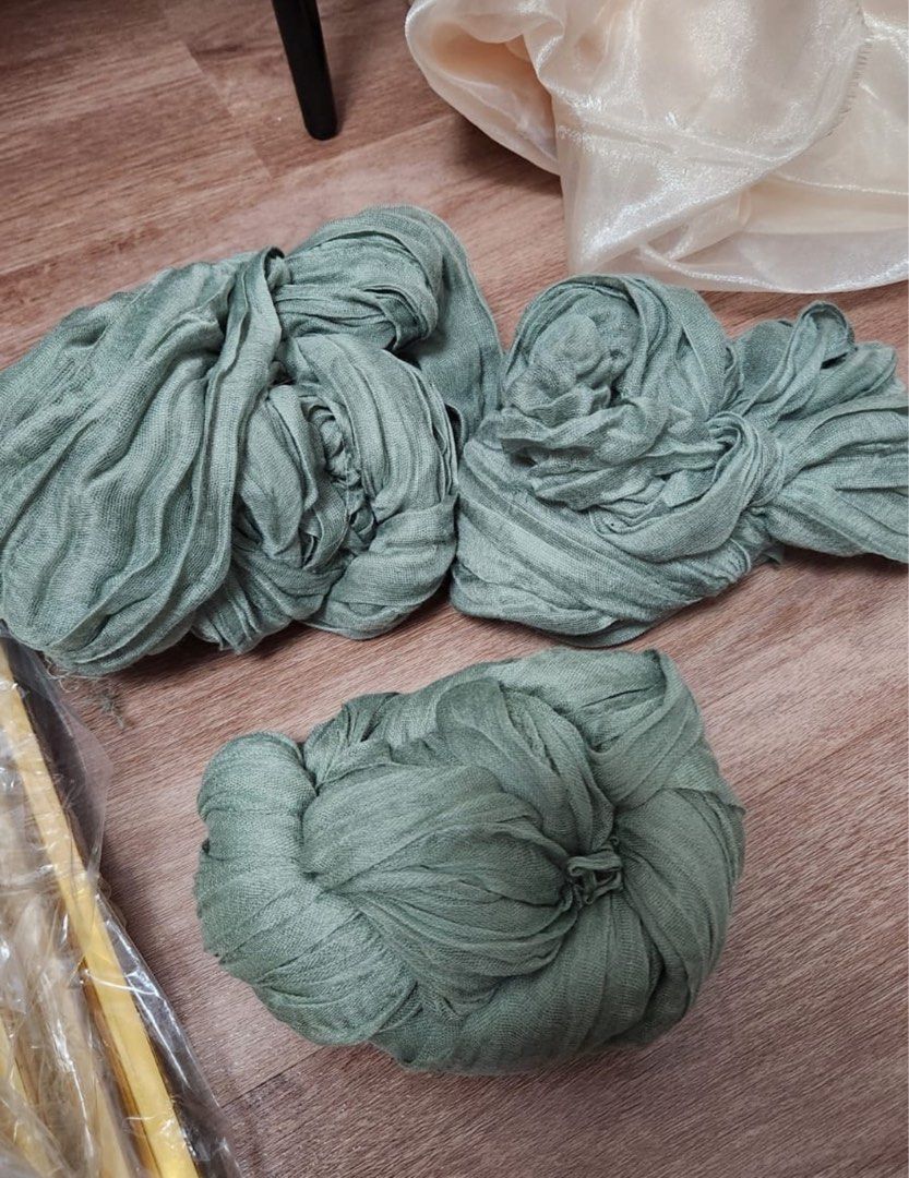 Table Runner (Category: Table Linen & Textiles) located in Singapore. Submitted by natlian824 (Listing ID 1311616611, Image 3). Description: $10 each - good deal! Only 3 left. 90 x 180cm.