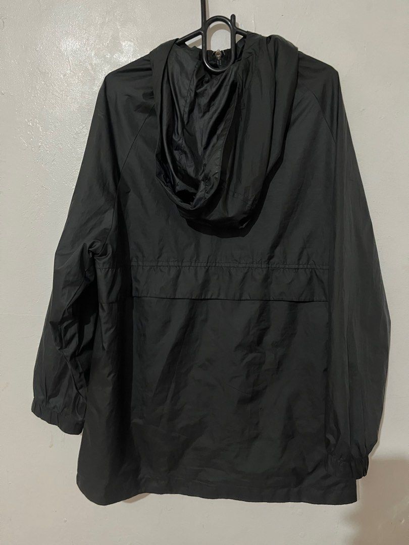 Terranova black windbreaker (Category: Coats, Jackets and Outerwear) located in Quezon City. Submitted by arshypre (Listing ID 1311644541, Image 2). Description: Small on tag but will fit large to XL No issue and in good condition Medyo maiksi arms so sakto lang sya sa mahaba ang arms .