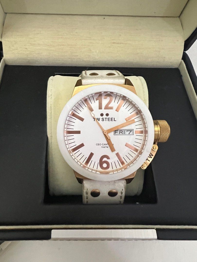TW Steel Canteen CE1035 (Category: Luxury Watches) located in Quezon City. Submitted by iamjulienne (Listing ID 1311678830, Image 1). Description: Complete Inclusion: TW Cardboard Box Box Sleeve Actual Box Microfiber Cloth Warranty Booklet with Card and history Receipt from store (will provide xerox only cuz it has my credit card #) Disclosure: - Purchased in Chronos Time Center, Megamall - Purchase Date: Nov 2012 - No more store warranty Conditi