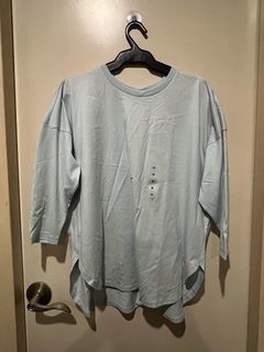Uniqlo 3/4 Sleeve Round Hem T-Shirt