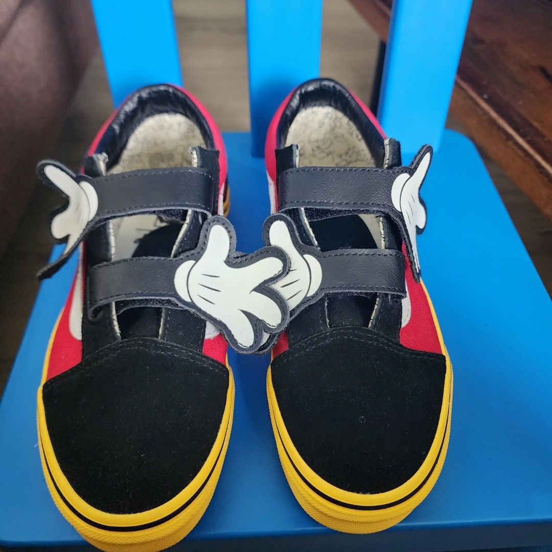 Vans Old Mickey Mouse Hug Vans Vans X Mickey Mouse Old Skool V