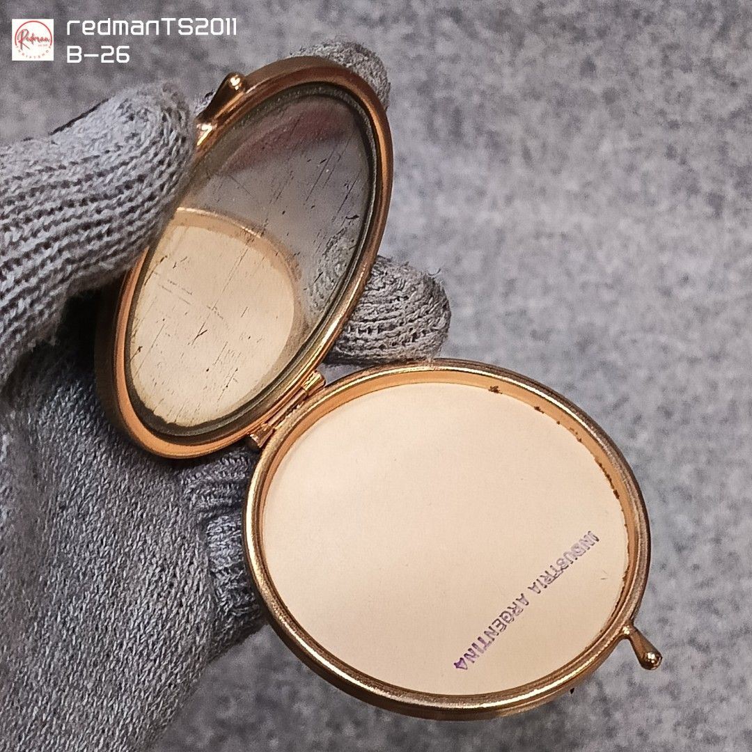 Vintage Argentinian Made Compact Mirrors (Category: Mirrors) located in Meycauayan. Submitted by redmants2011 (Listing ID 1311524526, Image 3). Description: Old stock. Made in Argentina Payment - Gcash / Bank Transfer Shipping - Gogo Xpress / Flash Express.