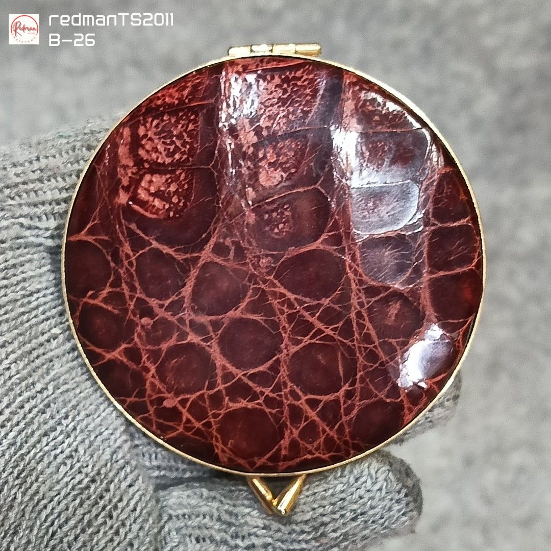 Vintage Argentinian Made Compact Mirrors (Category: Mirrors) located in Meycauayan. Submitted by redmants2011 (Listing ID 1311524526, Image 2). Description: Old stock. Made in Argentina Payment - Gcash / Bank Transfer Shipping - Gogo Xpress / Flash Express.