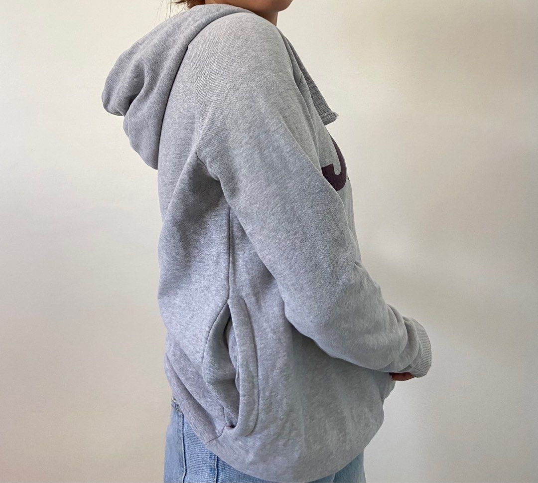 VINTAGE JEEP HOODIE (Category: Coats, Jackets and Outerwear) located in Iloilo. Submitted by b.eau (Listing ID 1311545288, Image 2). Description: .