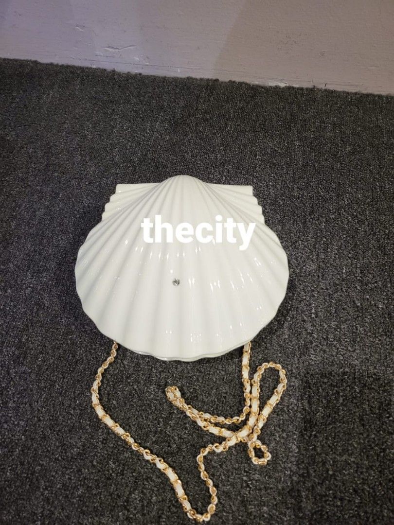 WHITE SHELL BAG BIG JAPAN BOUTIQUE V.I.P V.I.C PLEXIGLASS GIFTS NOVELTY GIFT ITEMS THROUGHOUT THE YEARS NON RETAIL GIFT ITEMS IN JAPAN Luxury Bags Wallets on Carousell