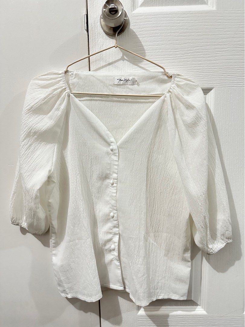 White Tops Blouse (Category: Blouses) located in Quezon City. Submitted by erte_ph (Listing ID 1311636014, Image 1). Description: — no flaws or issue — Actual color may vary due to lighting — Please manage your expectations, these are all pre-loved — No bogus buyer and joy reserver.