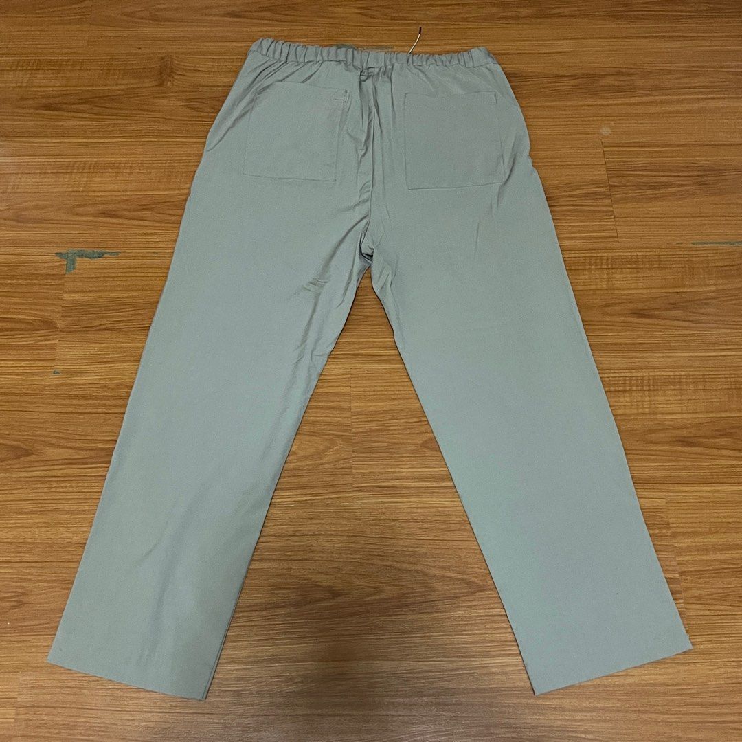 Zara Man Relaxed Fit Trousers (Category: Chinos) located in Manila. Submitted by mb_25_90 (Listing ID 1311578432, Image 2). Description: Zara Man Relaxed fit Drawsting Waist 31 Mocha colored.