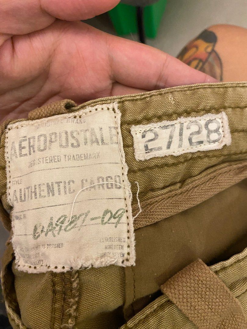 Aeropostale Authentic Cargo Double Knee (Khaki) 28/29 (Category: Jeans) located in Mandaluyong City. Submitted by julianromuar (Listing ID 1307015416, Image 2). Description: 27/28 on tag fits 29-30 -not thrifted.