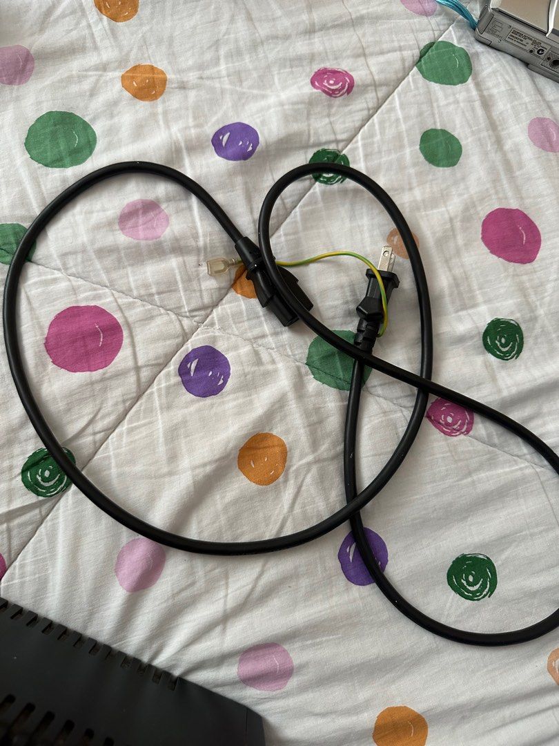 APC Battery Pack AVR 650 (Category: Chargers) located in Quezon City. Submitted by adjesuss (Listing ID 1306895026, Image 3). Description: RFS: Decluttering ◡̈ Di na po ginagamit .