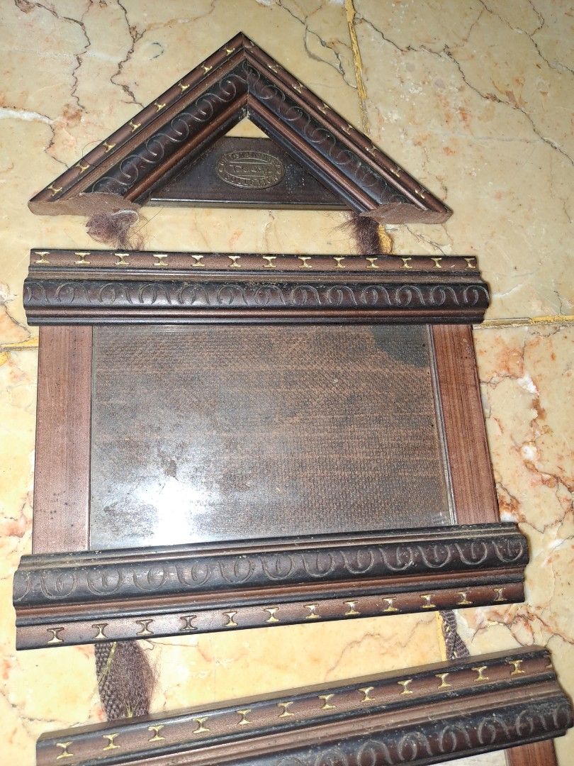 Bingkai foto susun tiga, Antik, Pajangan di Carousell