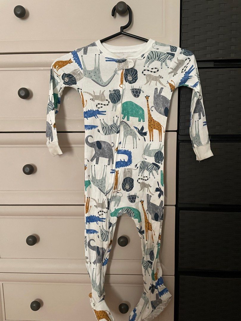 Carter’s Frogsuit 2T (Category: Babies & Kids Fashion) located in Las Pinas. Submitted by thingsupforgrab (Listing ID 1306941621, Image 1). Description: .