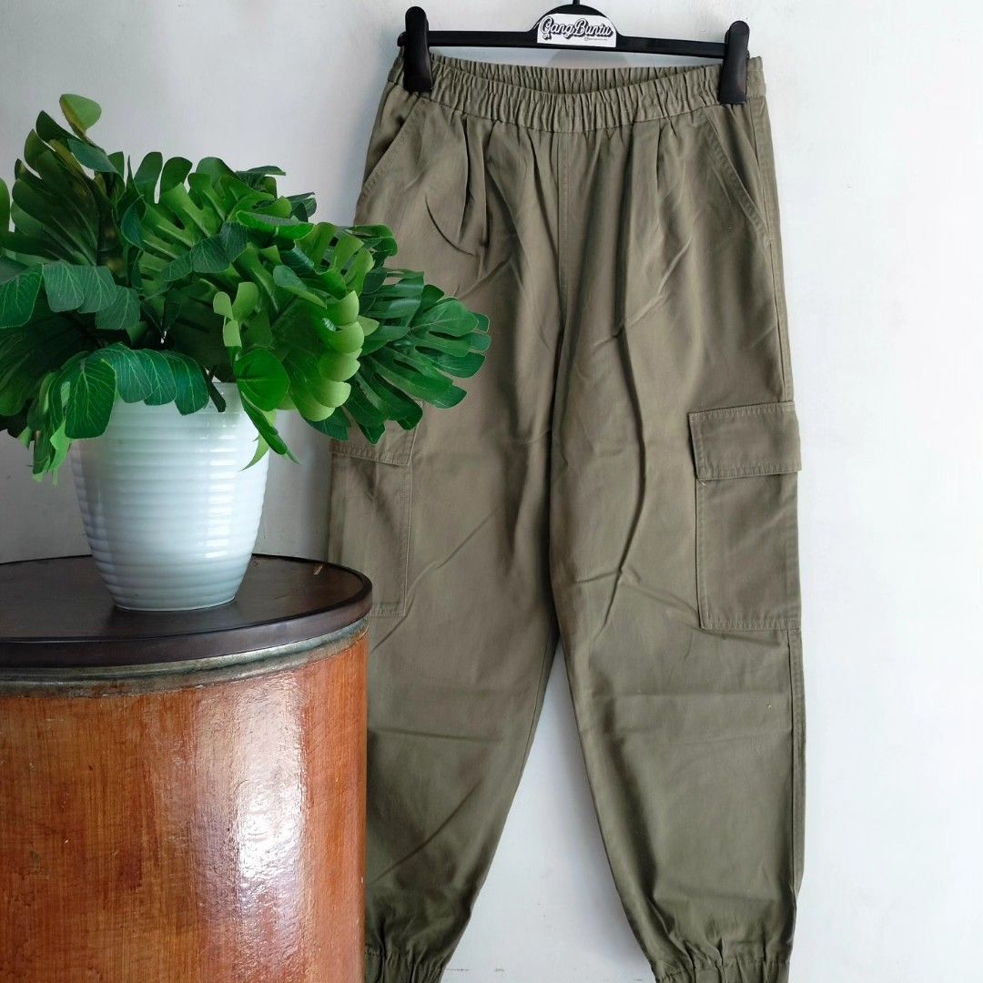 Celana Jogger Cargo GU by UNIQLO Original Fesyen Wanita Pakaian Wanita Bawahan di Carousell