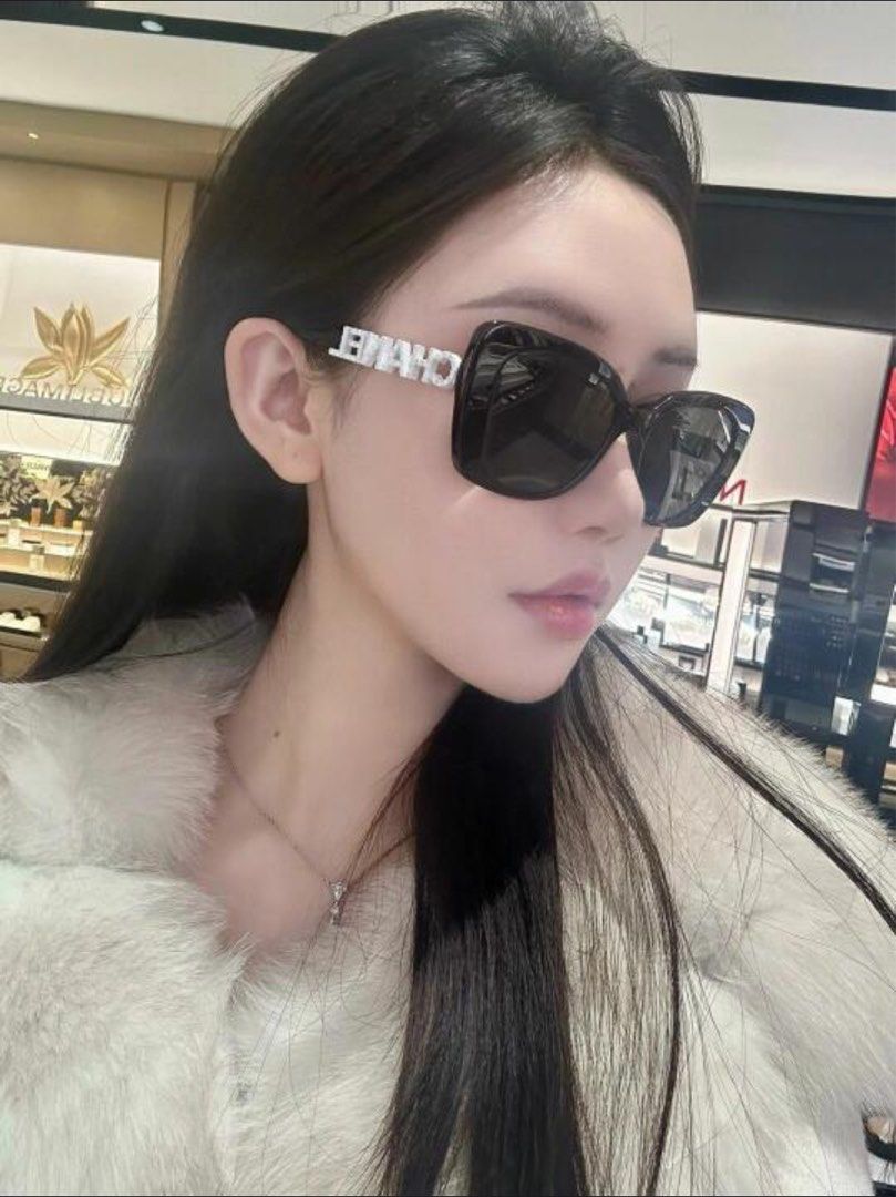 CHANEL BLACK SUNGLASSES WITH CRYSTAL LOGO GORGEOUS Chanel Black Frame Crystal CC Logo Sunglasses-5095 | Yoogi main image 4