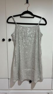 Fully sequined cocktail dress