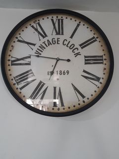 Giant vintage wall clock, heavy duty 23.5 inches in diameter. Marikina