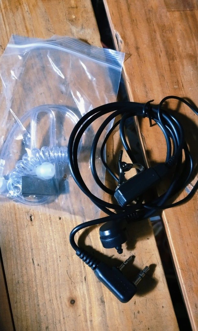 headset for walkie talkie (Category: Walkie-Talkie) located in Valenzuela. Submitted by diane.35 (Listing ID 1306929779, Image 1). Description: .