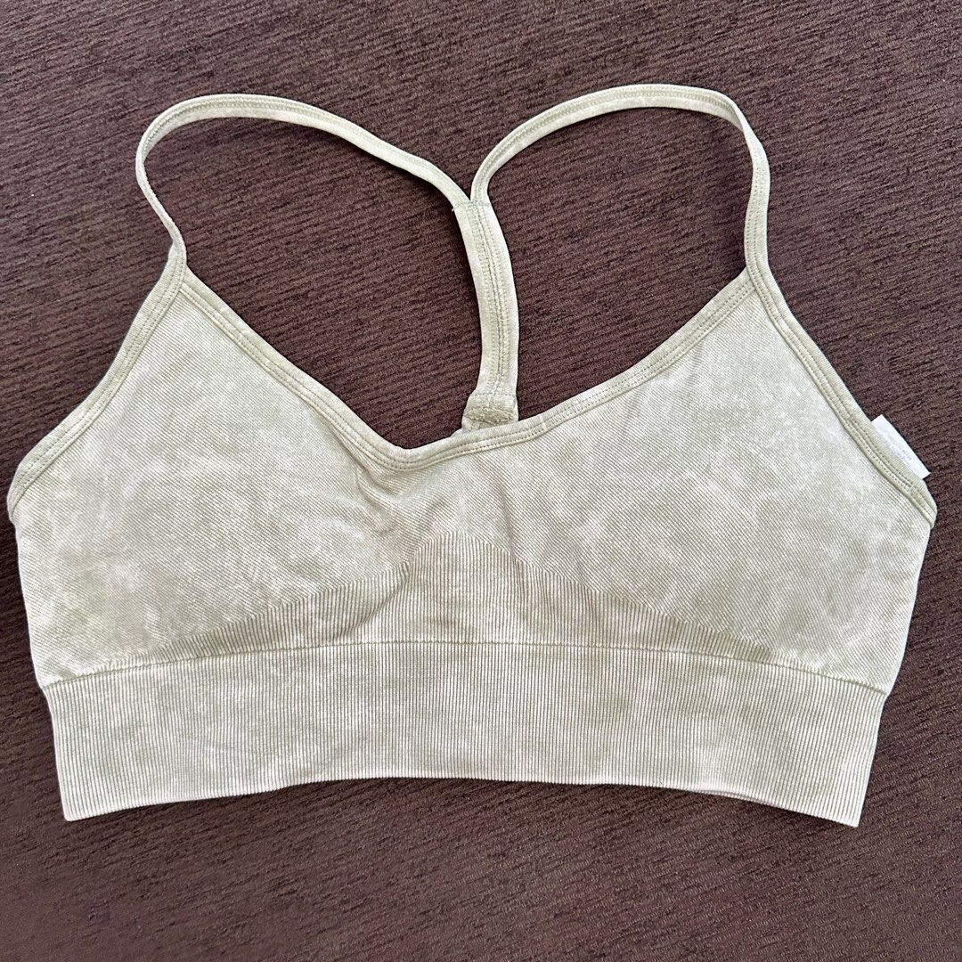 Lotus Sports Bra (Category: Activewear) located in Calamba. Submitted by patcleansout (Listing ID 1306946086, Image 1). Description: Bought from another Carousell shop. Too big for me.