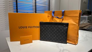 (Category: ) located in . Submitted by hypebeastuncle (Listing ID 1306988617, Image 1). Description: .