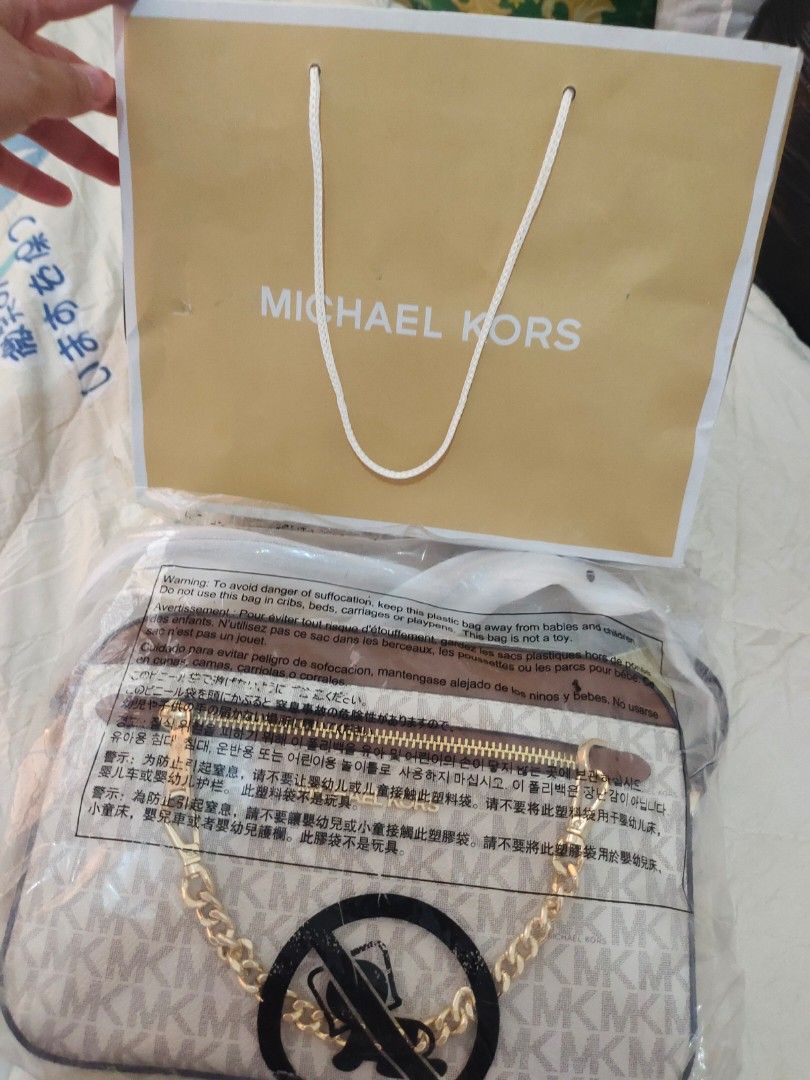 MK Jet Set sling bag (Category: Luxury Bags & Wallets) located in Cabanatuan. Submitted by shoppbbykk (Listing ID 1307059238, Image 1). Description: Brand new complete inclusion.