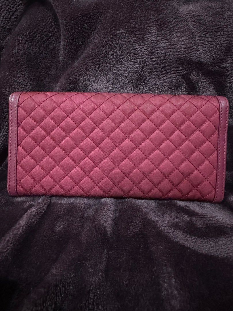 Preloved Prada Tessuto Long Wallet (Category: Luxury Bags & Wallets) located in Iligan City. Submitted by luckyshoppe77 (Listing ID 1306929835, Image 2). Description: Preloved Authentic Prada Long Wallet Original from Japan Red All genuine leather inside Leather and Tessuto nylon outside With minimal rubs on bottom edges Minimal signs of use No inclusions.