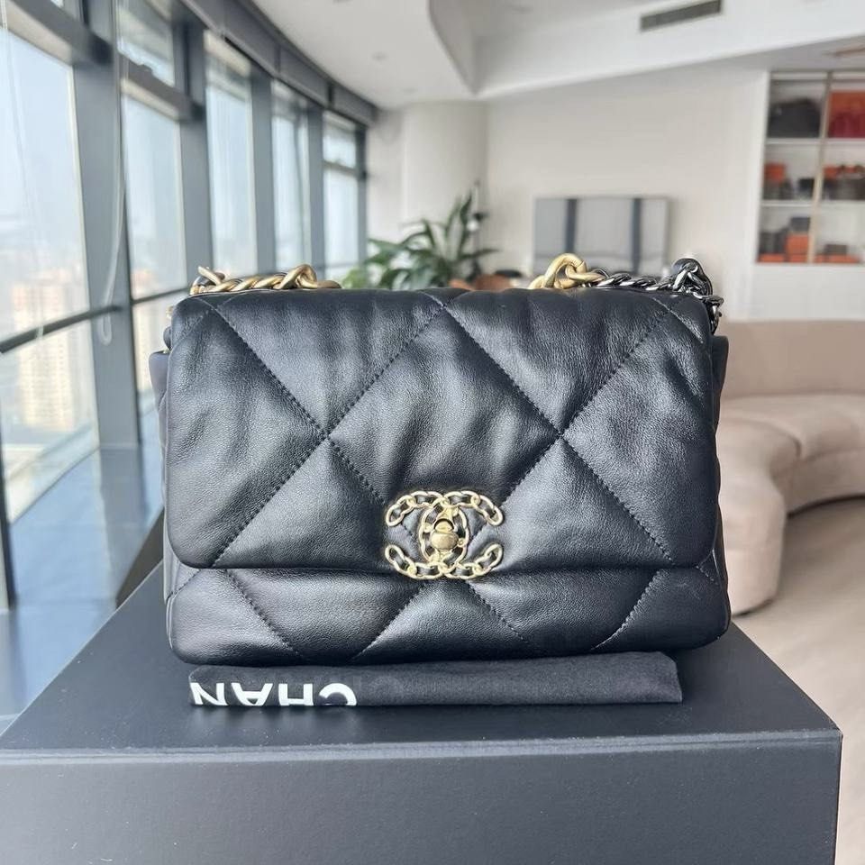 PRE ORDER Preloved Almost Like New Chanel 19 Small. Serial 30
