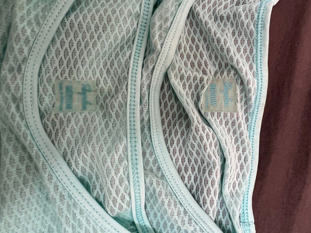 Rapha （分類：其他上衣）位於 Hong Kong。 由 wang16c 提交（商品編號 1306945902，圖片 4）。簡介： 女裝M碼，兩件500。