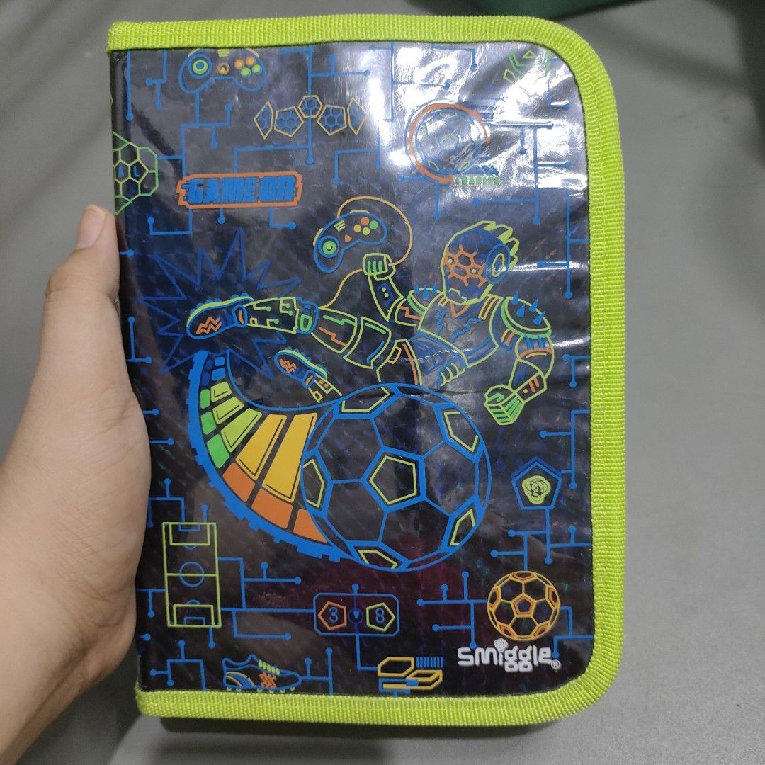 Smiggle Midi Zip Kit Stationery Kit Space Cat coloring Set for Kids (Category: Stationery & School Supplies) located in Manila. Submitted by smiley_a (Listing ID 1307048995, Image 1). Description: pwede sa pasukan....