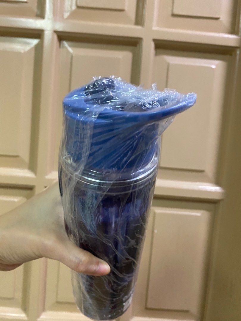Smiggle water tumbler (Category: Other Babies Going Out Needs) located in Cebu City. Submitted by izacloset (Listing ID 1306941823, Image 2). Description: Original price is 949 .