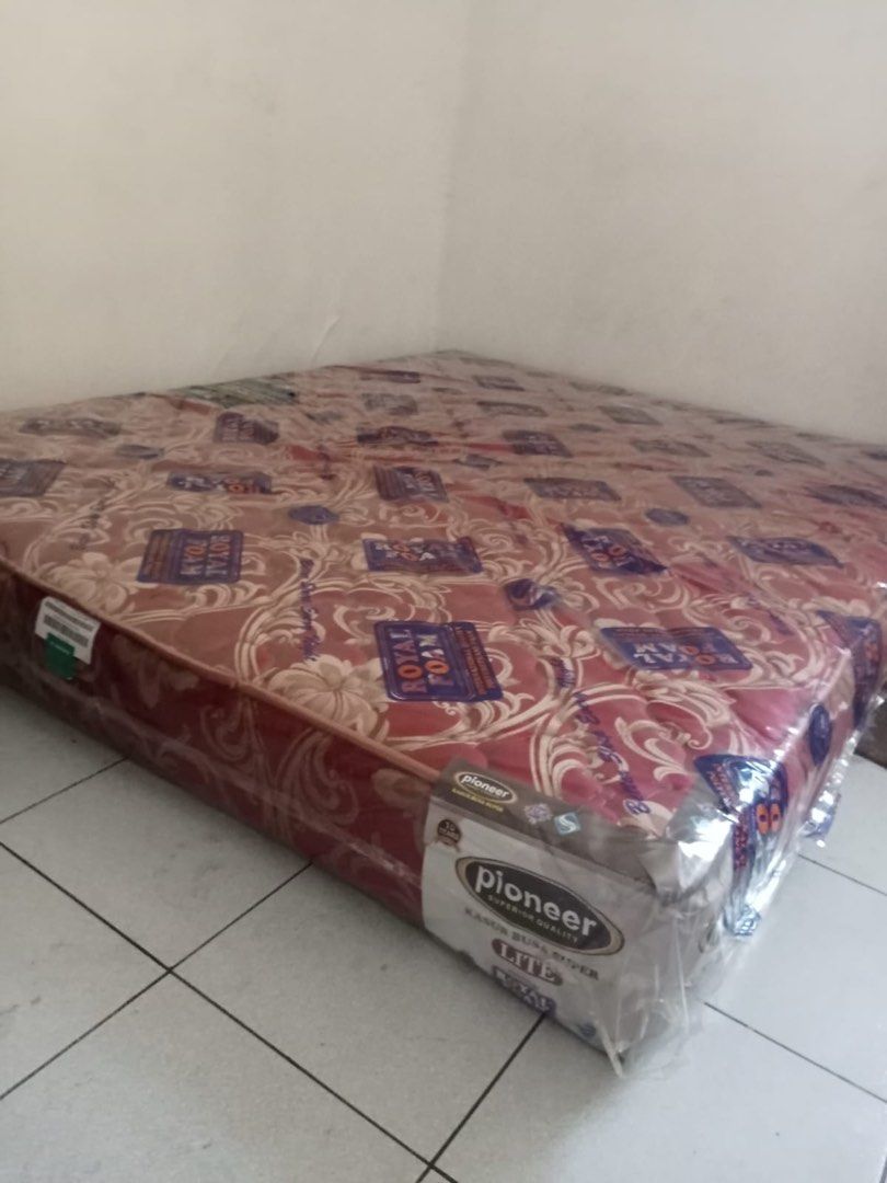 Spring bed / kasur (Kategori: Perabotan Rumah) berada di Bandung. Dikirim oleh allyouneeded_ (ID iklan 1306947708, Gambar 2). Deskripsi: Masih baru , masih ad plastiknya Ukuran 200x160 Bandung only.