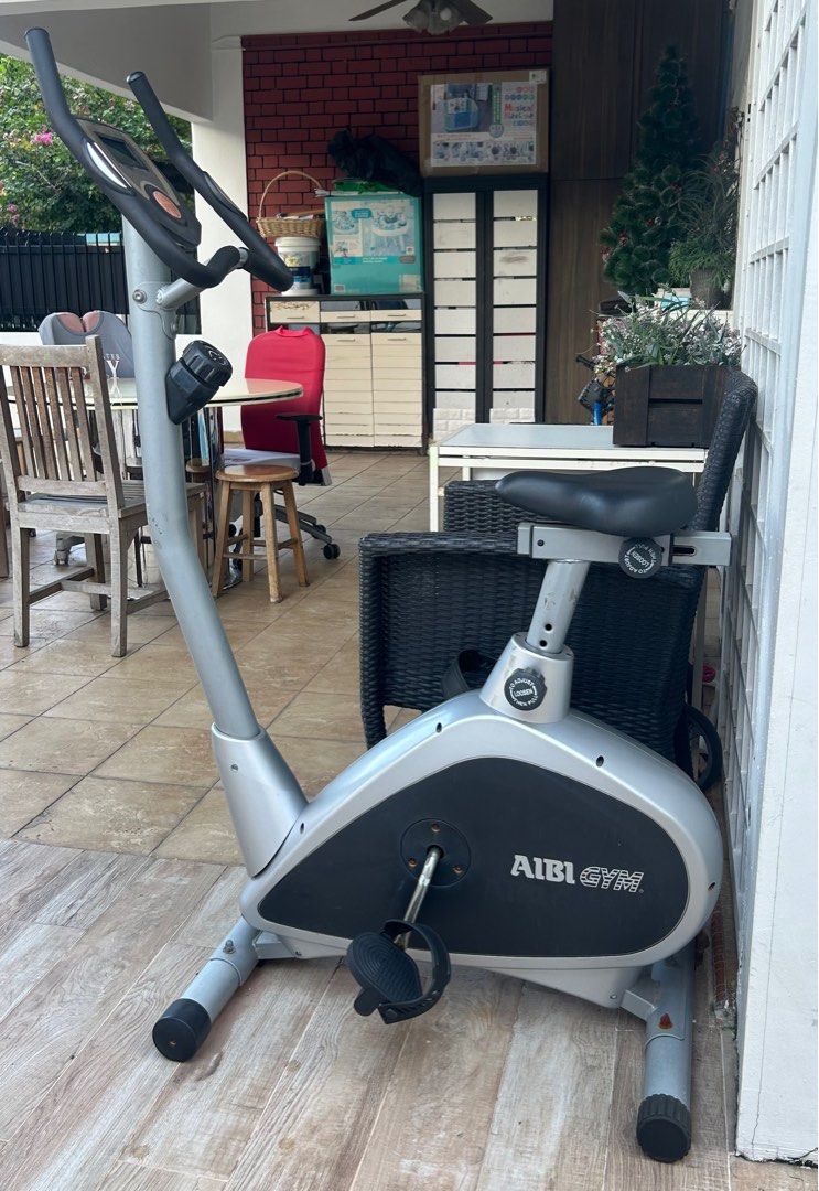 Stationary exercising bicycle