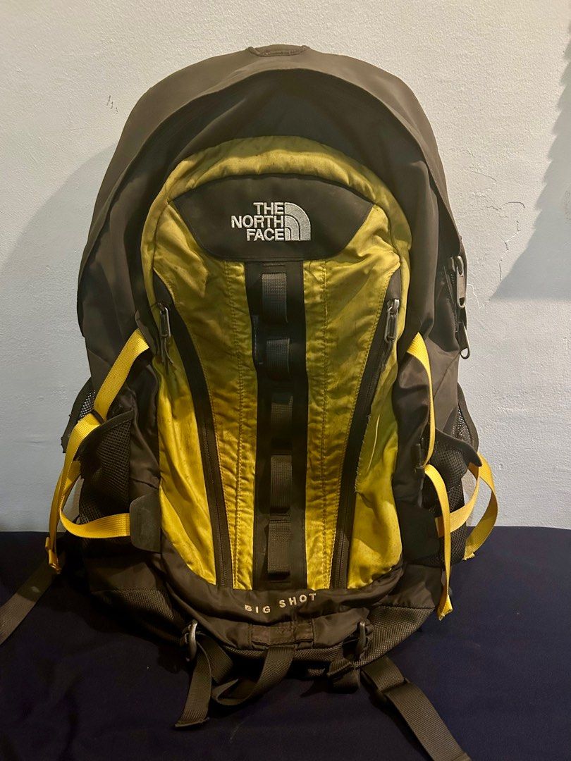 The North Face Big Shot 32L Backpack (Category: Backpacks) located in Makati City. Submitted by calstore (Listing ID 1306951833, Image 1). Description: Original The North Face Big Shot BackPack 32L capacity Issues: 1. Stitched near zipper 2. Torn material (side pocket can be sewn) Backpack still in good condition. No other issues, 💯 original Brand new is around 6k-7k PHP Rfs: decluttering.