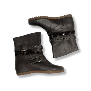 Vintage brown boots with buckles