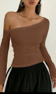 Assymetrical tight fitting off shouldered long sleeve top brown