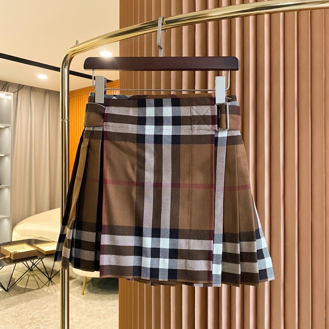 Burberry plaid wool skirt discount