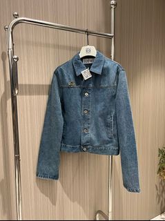 (Category: ) located in . Submitted by luxcloset.shop (Listing ID 1307211156, Image 1). Description: .