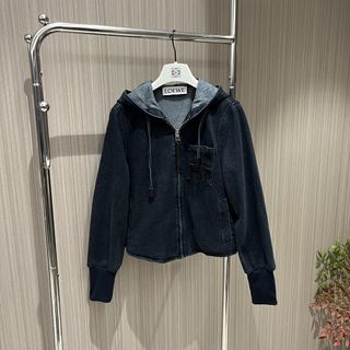 (Category: ) located in . Submitted by luxcloset.shop (Listing ID 1307220603, Image 1). Description: .