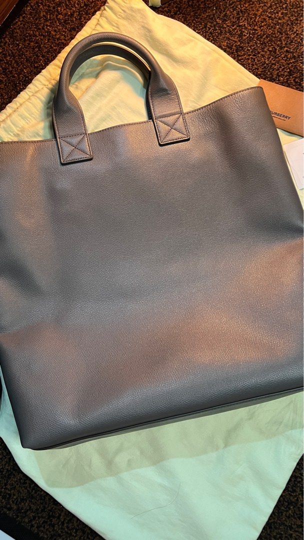 Burberry tote (Category: Luxury Bags & Wallets) located in Taguig. Submitted by rraaa32 (Listing ID 1307094805, Image 3). Description: Pristine condition Like new! W/ dustbag All leather.