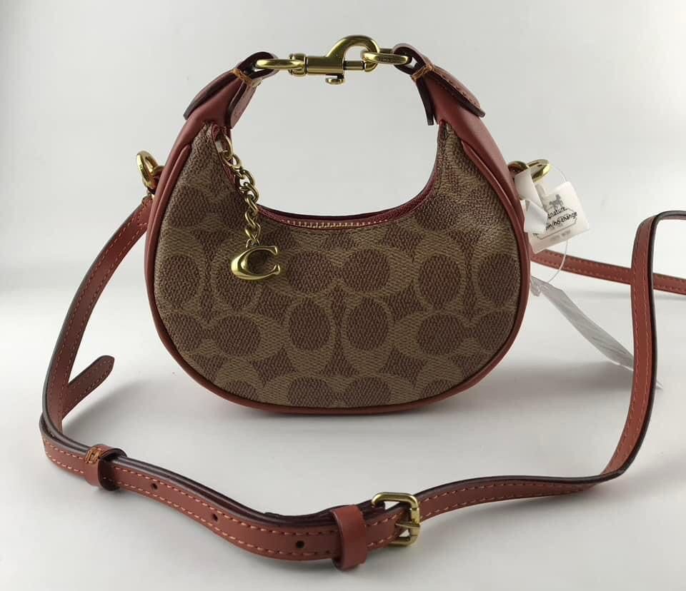 Coach mini jonis (Category: Luxury Bags & Wallets) located in Pasig City. Submitted by mgmanila (Listing ID 1307098361, Image 2). Description: CCH Mini Jonis Dimensions: 15.5cm (L) x 7cm (H) x 6cm (W) 2,500 ✔️Cash on Pickup (COP) via LBC available ✔️Cash on Delivery (COD) available ✔️MOP: Gcash,Maya And Bank transfer ✔️Shipping via Lalamove, Grab and Joyride ✔️Yes to Same day delivery🥰 📩DM us for more info or any inquiries📩 DISCLAIMER: MG MNL 