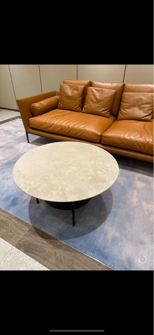 Coffee Table （分類：桌子）位於 Hong Kong。 由 loo123321 提交（商品編號 1307140280，圖片 2）。簡介： 茶機，幾乎全新，從bo concept 購買，原價$8469買入 Size :400mmH x 800 mm W 。