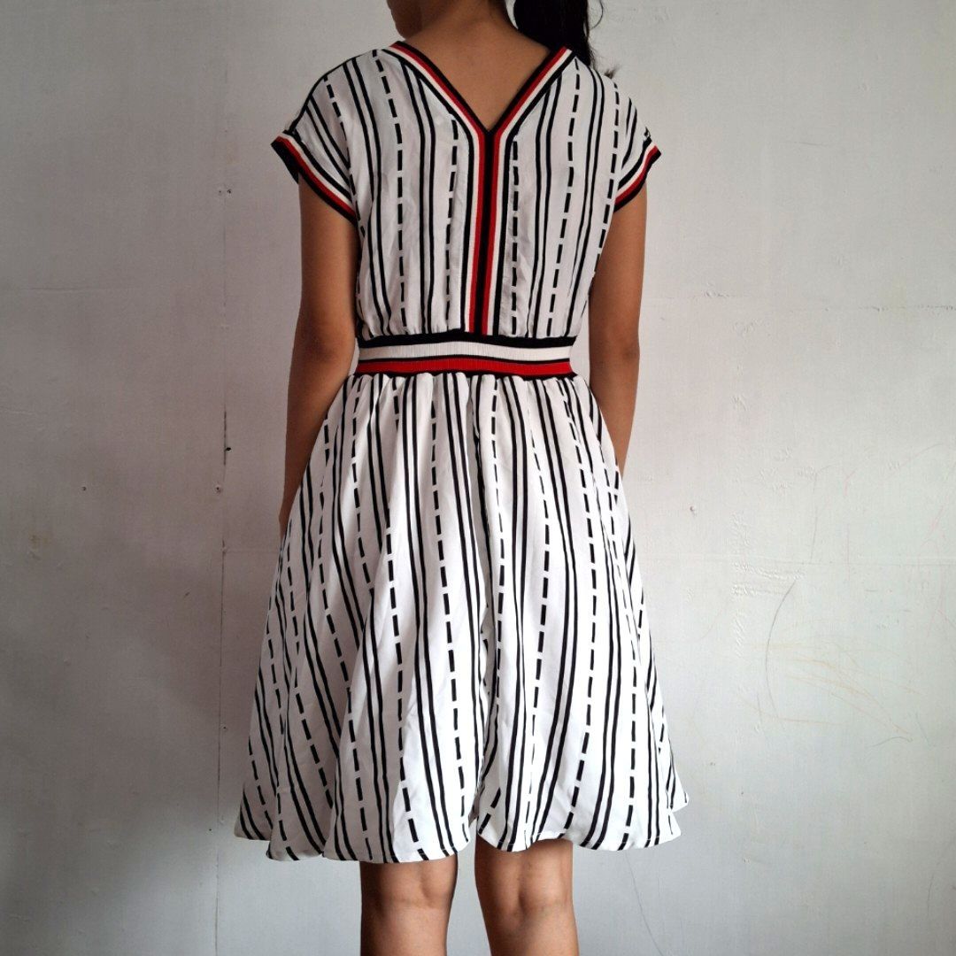 Cooper's Striped Flowy Flare Dress (Category: Dresses) located in Imus. Submitted by shop_cavite (Listing ID 1307090967, Image 2). Description: Fits S-M Pretty in actual Negotiable Location: Imus, Cavite.