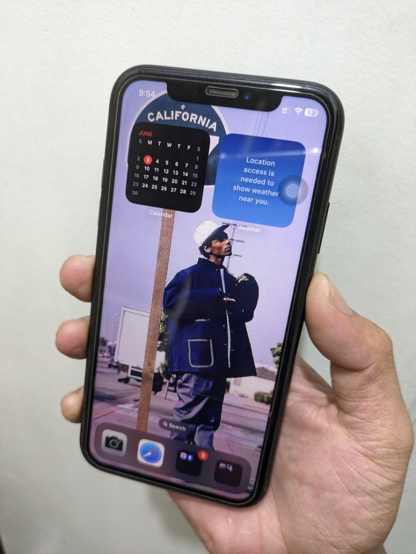 For Sale Iphone XR 64Gb (Smartlocked) (Category: iPhone X Series) located in Manila. Submitted by danielly23 (Listing ID 1307226879, Image 1). Description: For Sale Iphone XR 64Gb (Smartlocked) Personal use not refurbished Ios 17 No icloud issue Face id & True tone working 81% Batt health. Minor dents normal sa 2ndhand. LRT Vitocruz/Quirino Meet..