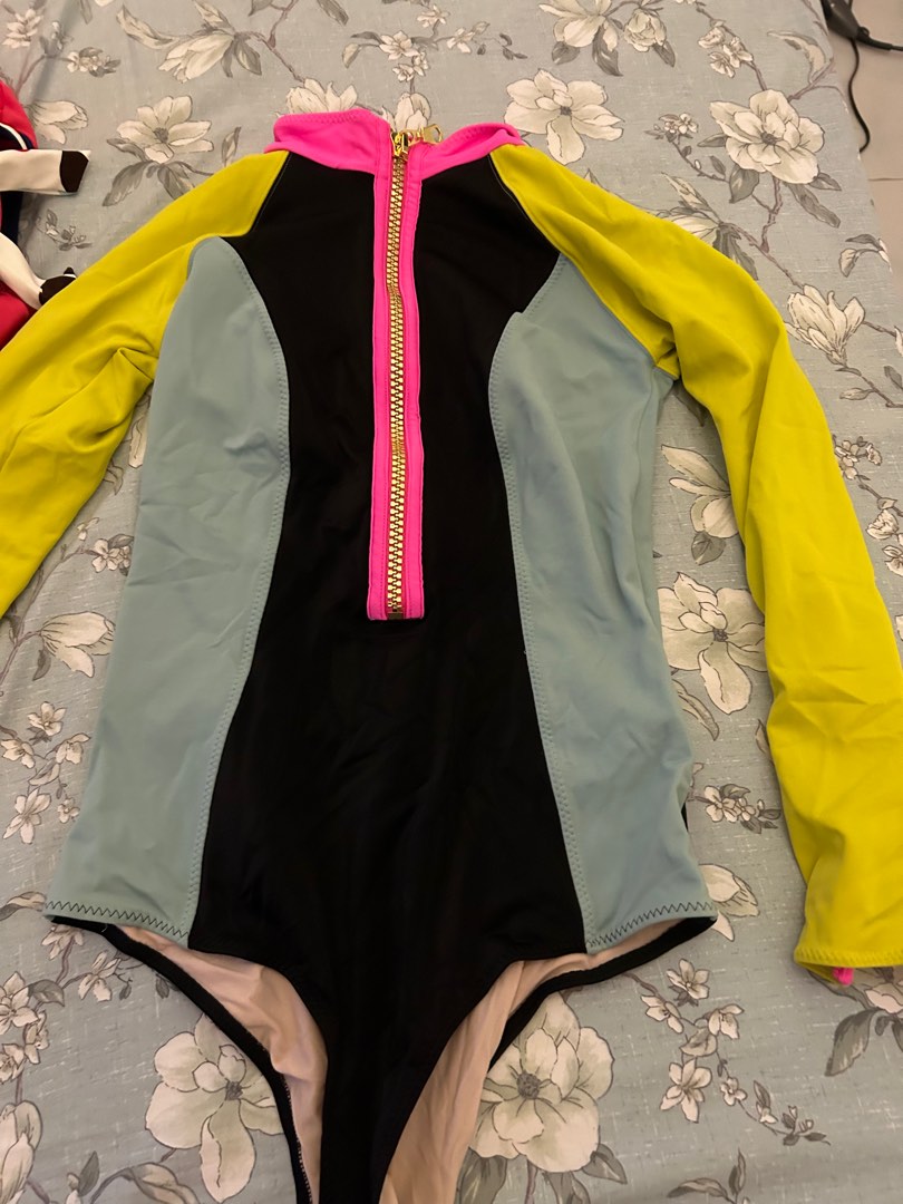 H M woman long sleeve swimwear