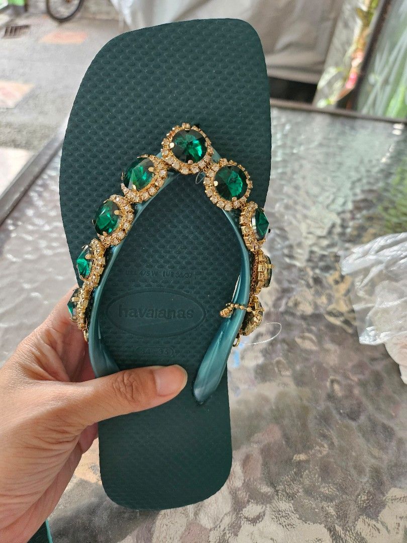 Havaianas with gem shop