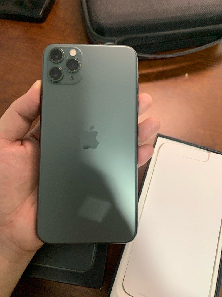 Iphone 11 Pro Max 512GB with Original Box (Category: iPhone 11 Series) located in Manila. Submitted by jkdee22 (Listing ID 1307091304, Image 2). Description: ✅512gb storage ✅Purchased from Globe Store - open line to all networks ✅With original box and charger ✅ With free case 3 pcs ✅ No major dents & scratches,screenprotector installed since Day 1 🔋73% battery health (Tips: you can buy a replacement battery to Apple service center so it will loo